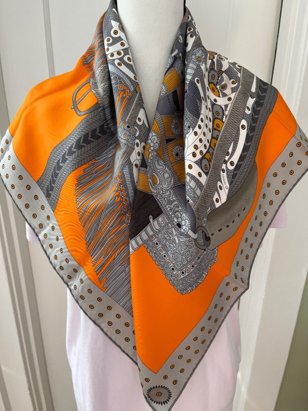 SALE ~~ EXCELLENT Hermes Selle de Dignitaire 100% Silk Scarf CW13 Grey/Orange - Picture 12 of 15